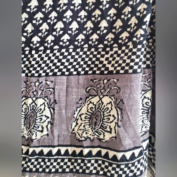 Lucky Brand Sleeveless Cream & Black printing Top. Size S - Picture 4 of 8